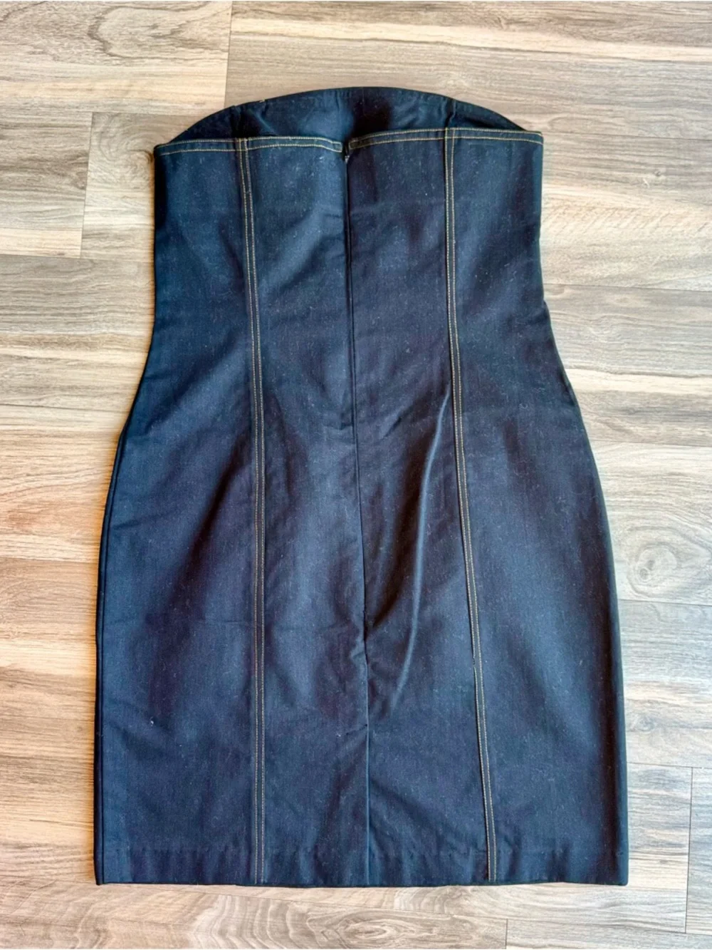 Elevated‎ Tailored Strapless Dress Structured Panel Seam Silhouette